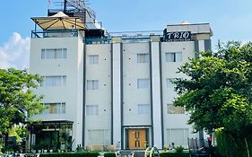 Hotel Three Seasons