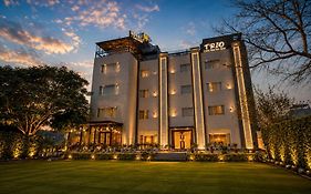 Hotel Three Seasons